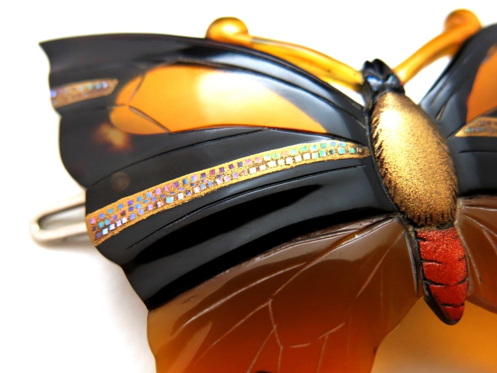 美しい蝶のべっ甲螺鈿金蒔絵ローマ留め｜べっ甲職人の技が光る、髪
