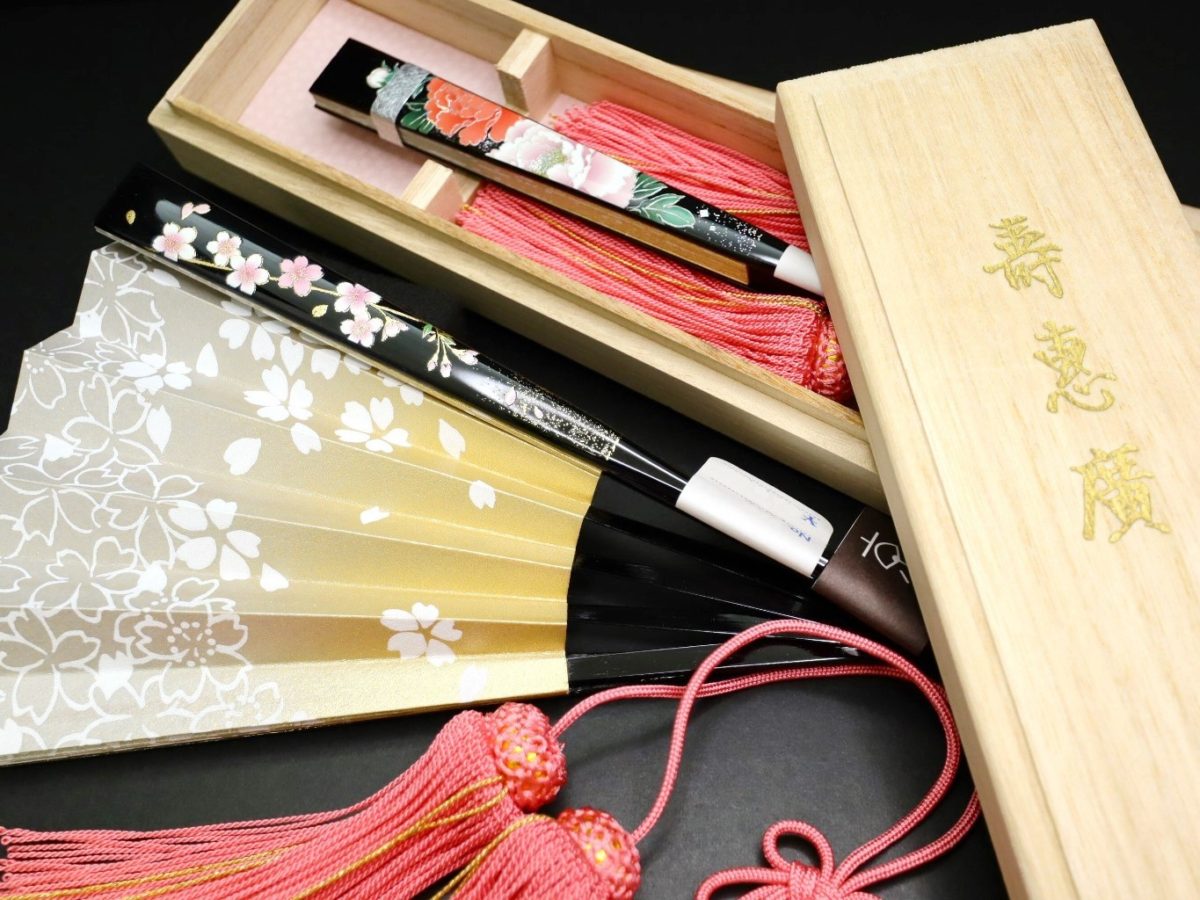 祝儀扇子｜振袖用の祝儀扇子2023・２種｜桜柄と牡丹柄の寿恵廣｜成人式