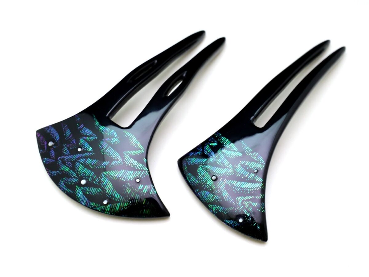 蒼翠色に美しく輝く螺鈿かんざし2025｜木製オーロラ煌めく簪