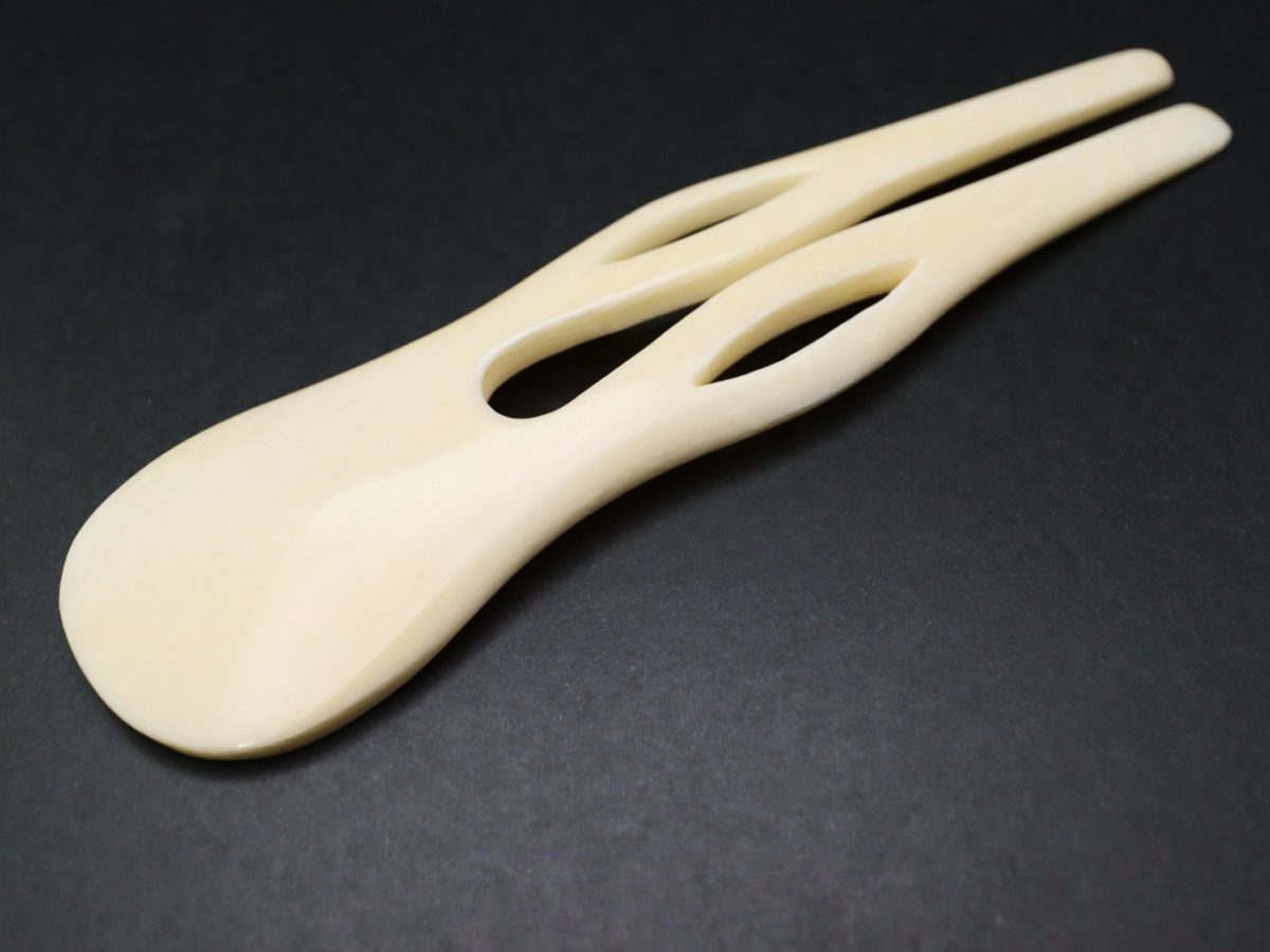 夏の装いにお勧め、希少な本物志向の手彫り本象牙かんざし2025