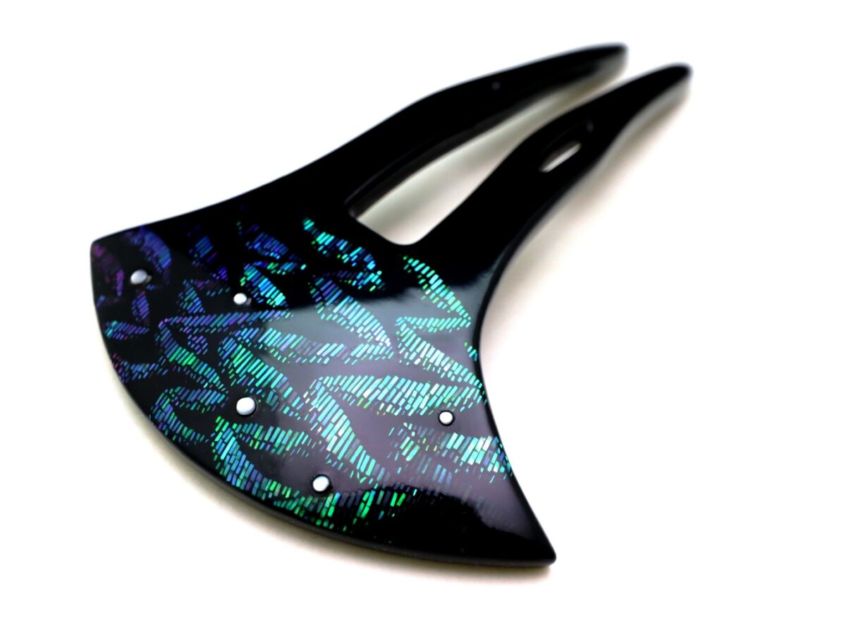 蒼翠色に美しく輝く螺鈿かんざし2025｜木製オーロラ煌めく簪