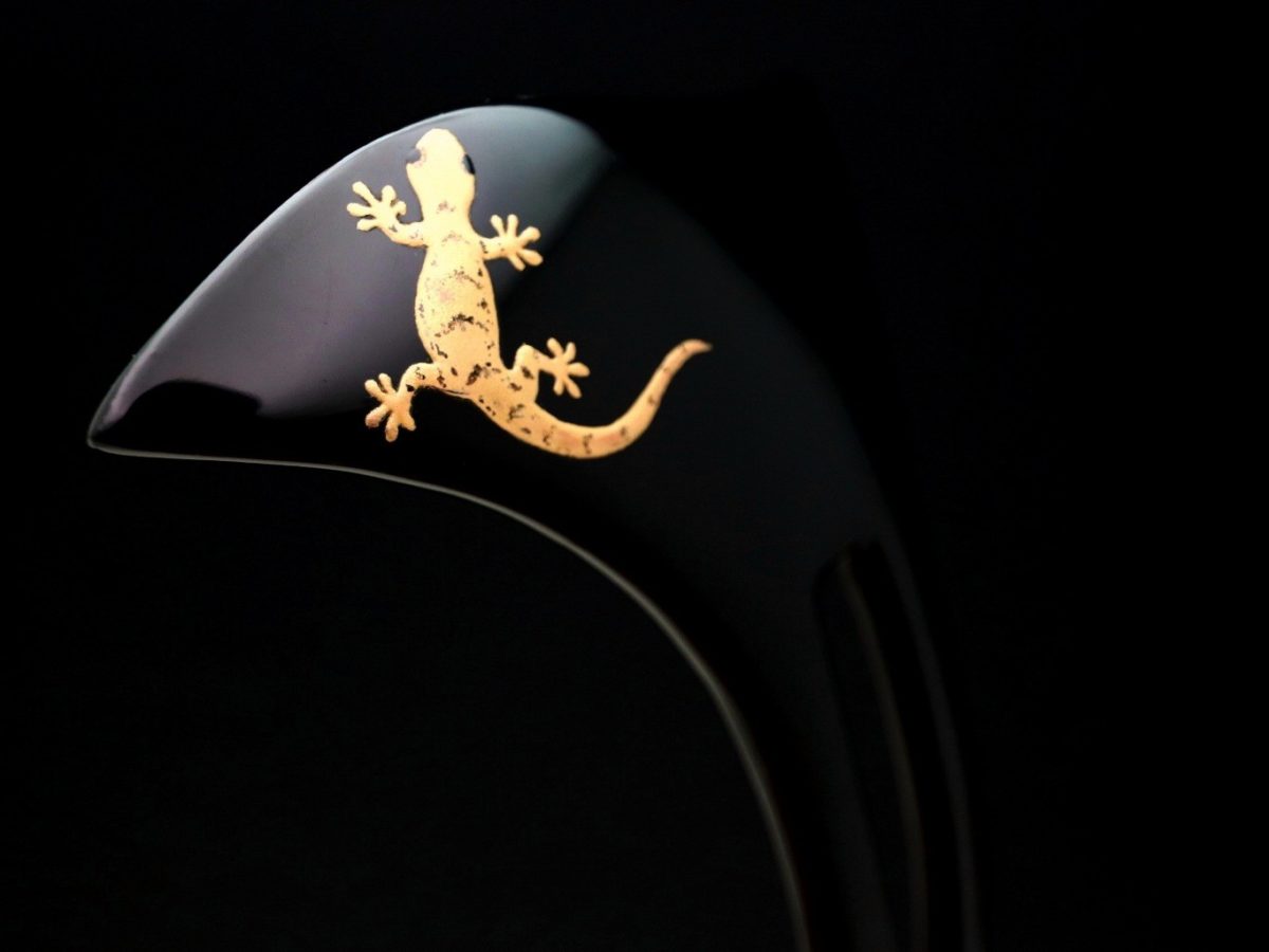 家守（ヤモリ）のかんざし｜家を守る縁起物、木製漆金蒔絵かんざし