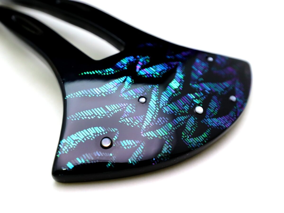 蒼翠色に美しく輝く螺鈿かんざし2025｜木製オーロラ煌めく簪