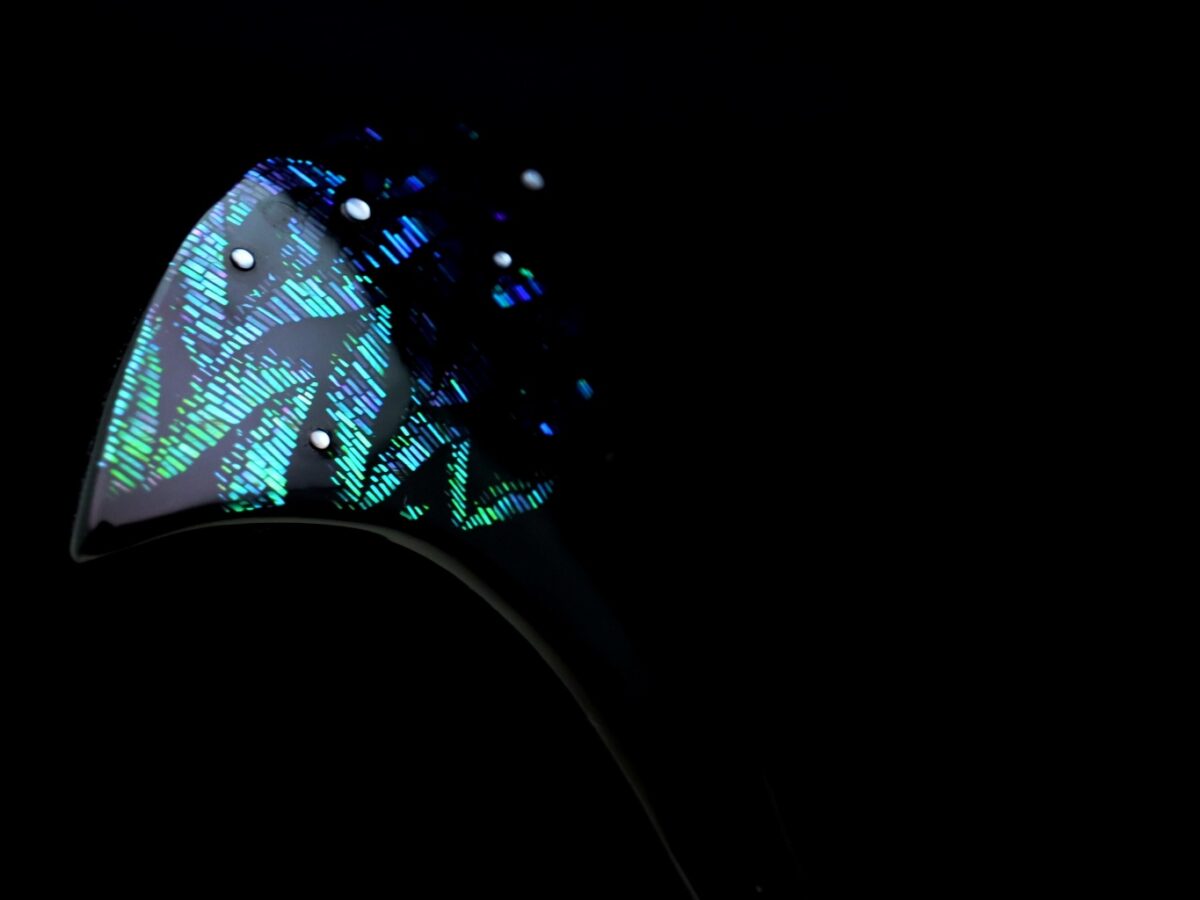 蒼翠色に美しく輝く螺鈿かんざし2025｜木製オーロラ煌めく簪