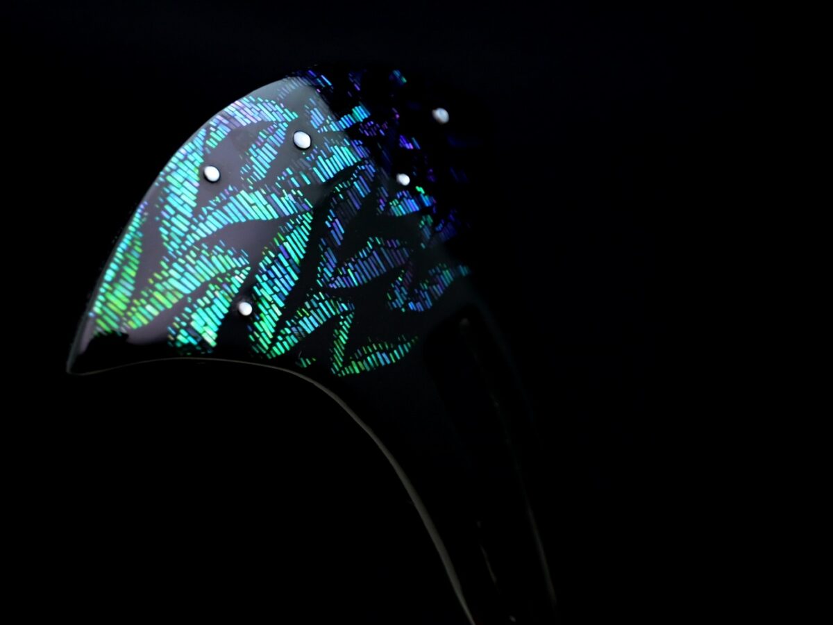 蒼翠色に美しく輝く螺鈿かんざし2025｜木製オーロラ煌めく簪