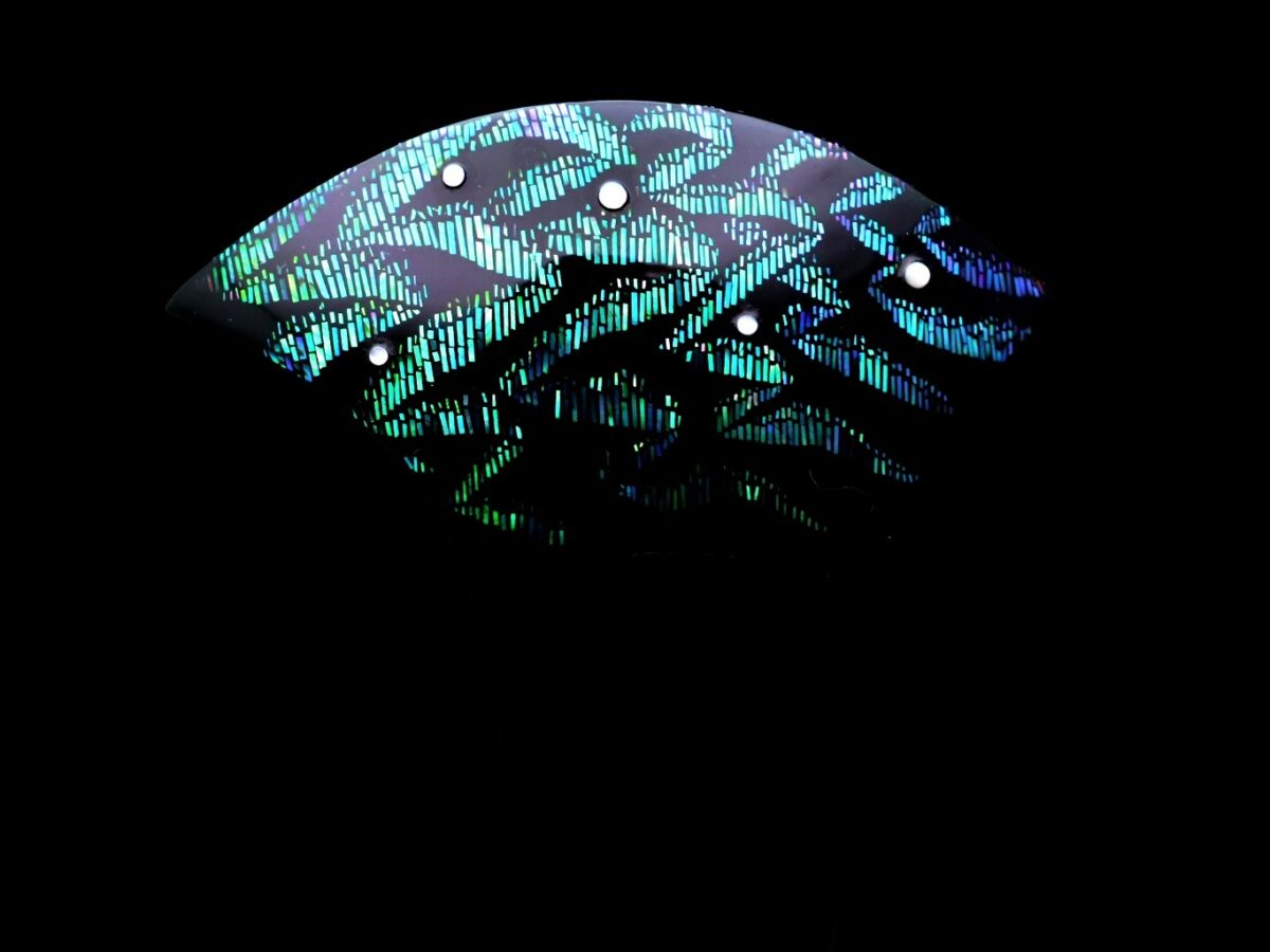 蒼翠色に美しく輝く螺鈿かんざし2025｜木製オーロラ煌めく簪