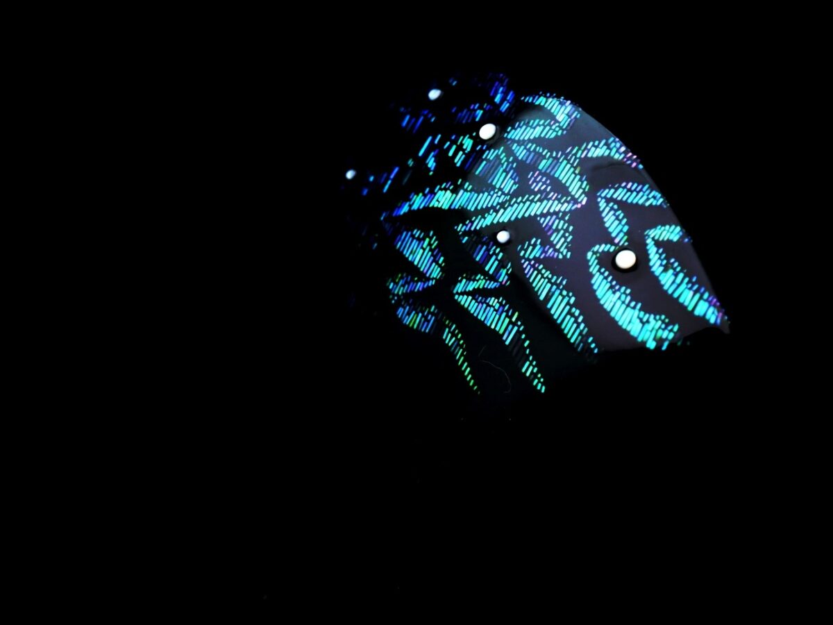 蒼翠色に美しく輝く螺鈿かんざし2025｜木製オーロラ煌めく簪