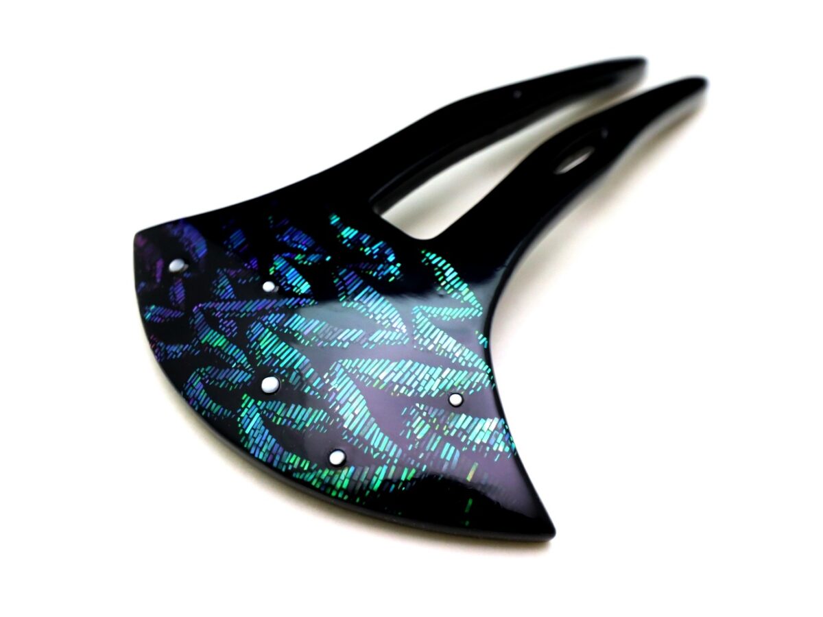 蒼翠色に美しく輝く螺鈿かんざし2025｜木製オーロラ煌めく簪