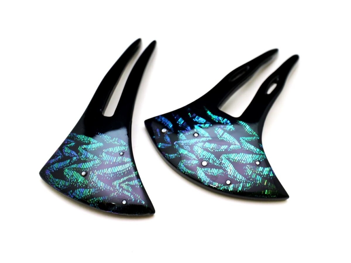 蒼翠色に美しく輝く螺鈿かんざし2025｜木製オーロラ煌めく簪