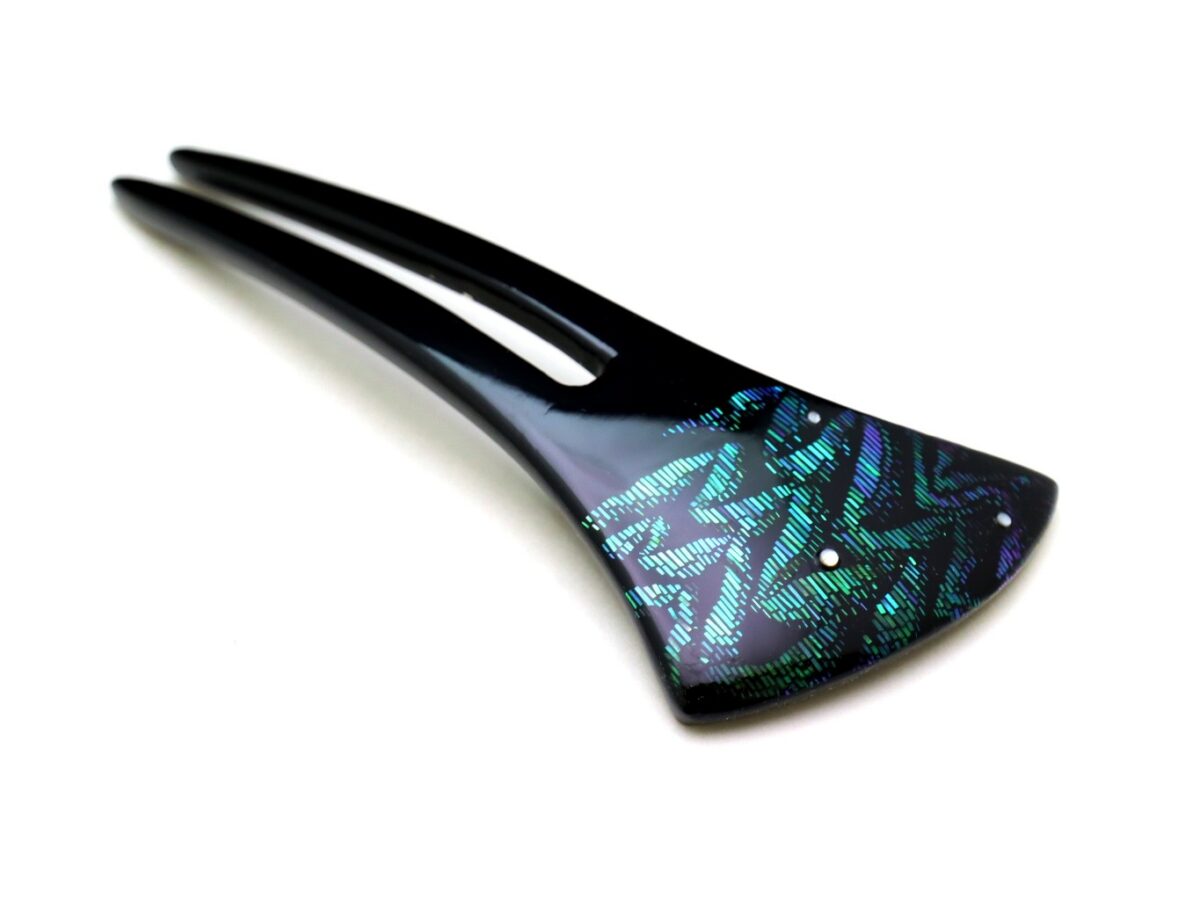 蒼翠色に美しく輝く螺鈿かんざし2025｜木製オーロラ煌めく簪