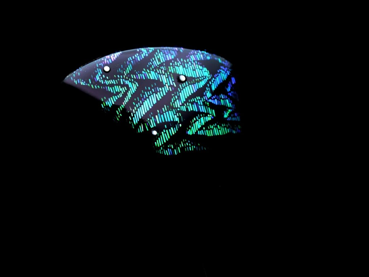 蒼翠色に美しく輝く螺鈿かんざし2025｜木製オーロラ煌めく簪