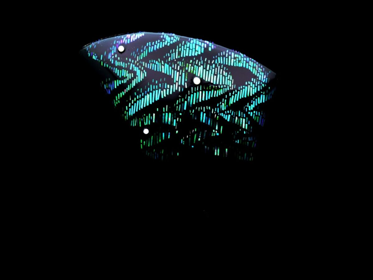 蒼翠色に美しく輝く螺鈿かんざし2025｜木製オーロラ煌めく簪