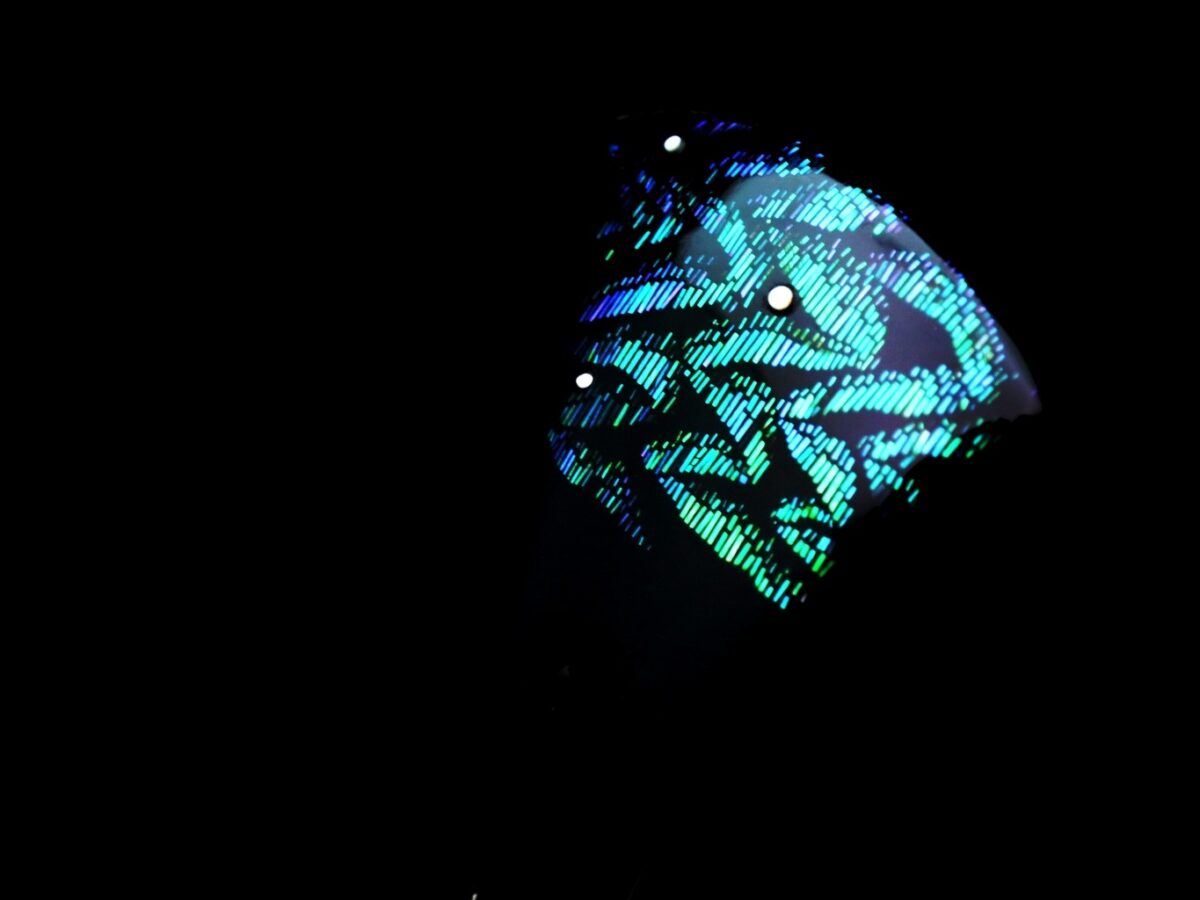 蒼翠色に美しく輝く螺鈿かんざし2025｜木製オーロラ煌めく簪