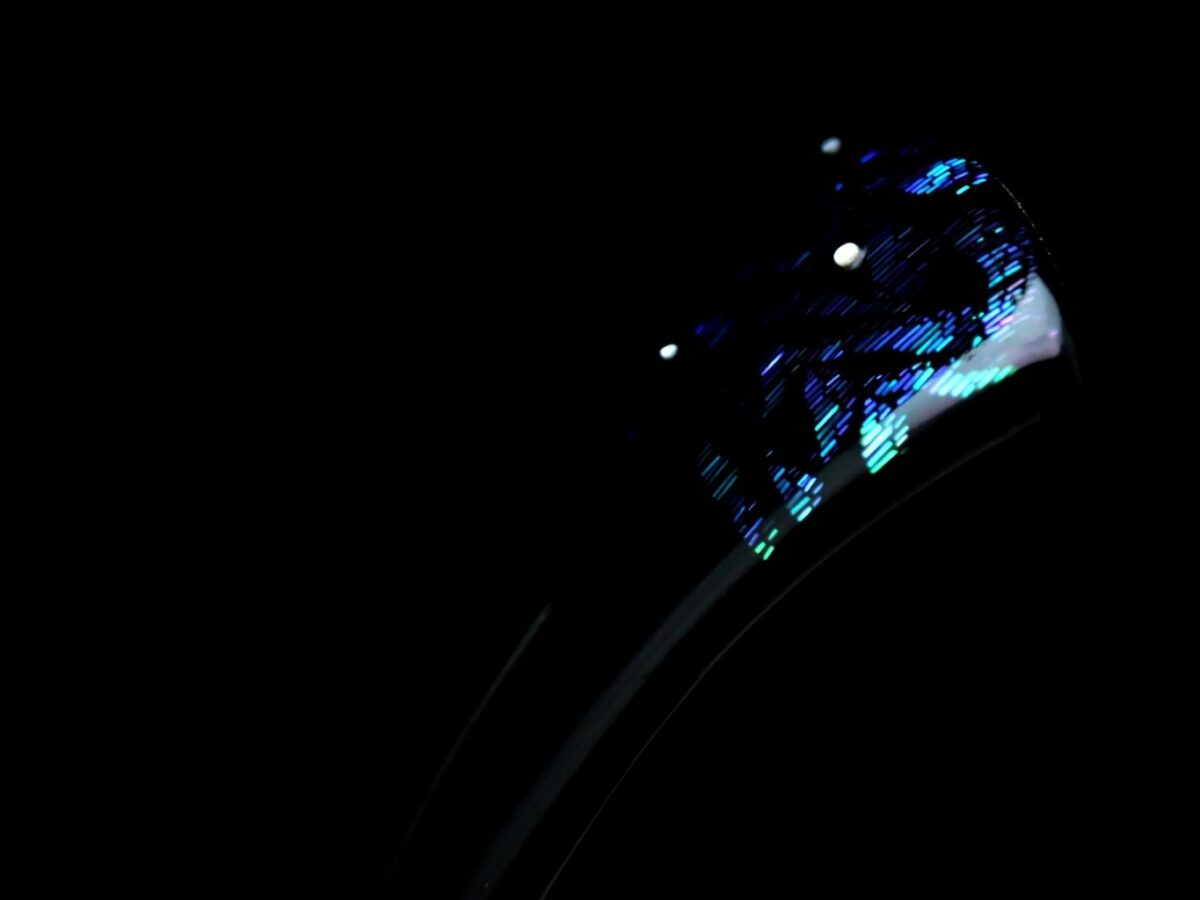 蒼翠色に美しく輝く螺鈿かんざし2025｜木製オーロラ煌めく簪