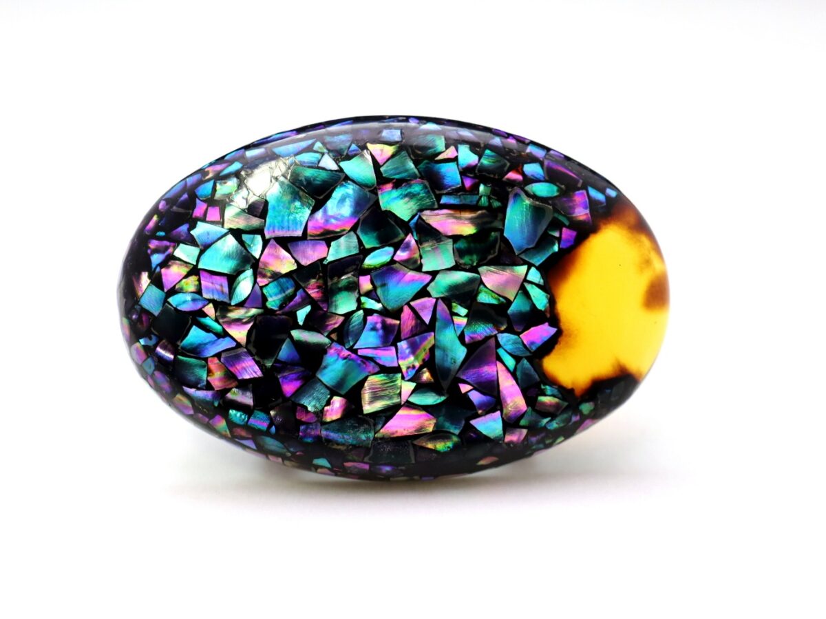 べっ甲螺鈿尽くし帯留2025｜ステンドグラスのような美しい輝き