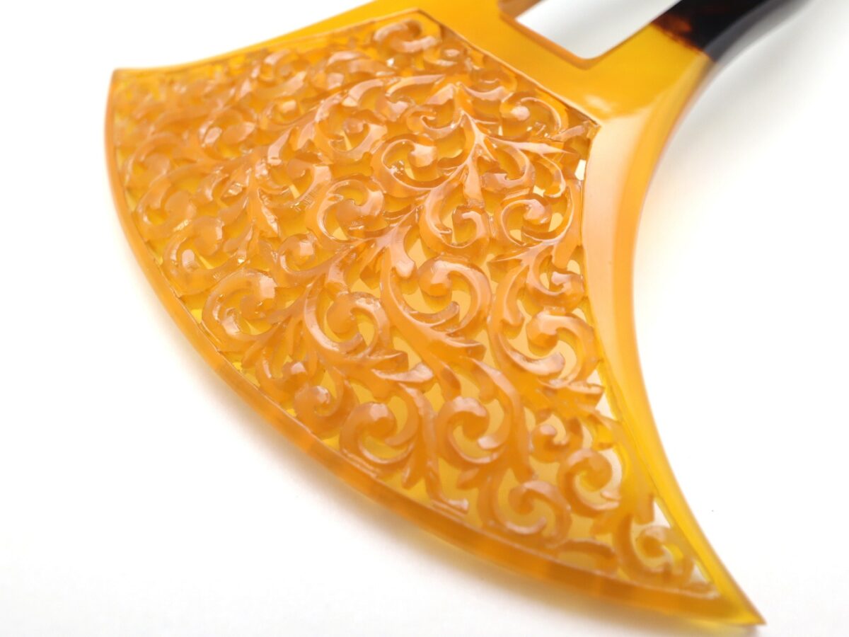 白べっ甲唐草彫りかんざし｜結婚式、黒留袖から普段着までお勧め