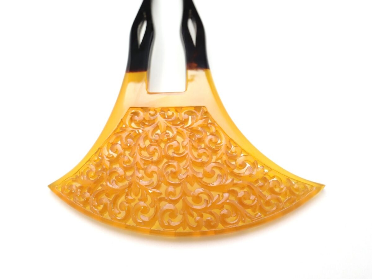 白べっ甲唐草彫りかんざし|結婚式、黒留袖から普段着までお勧め