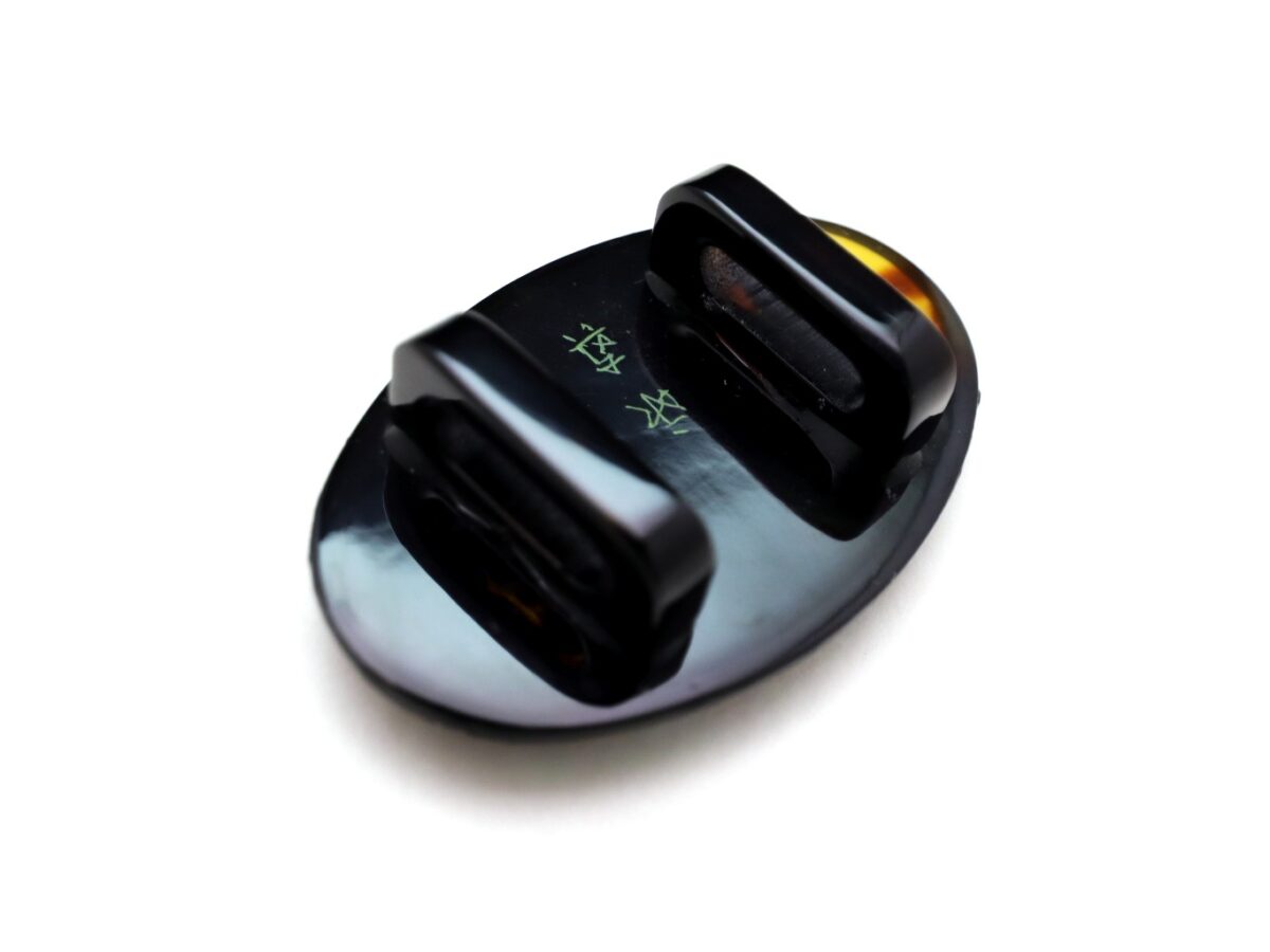 べっ甲螺鈿尽くし帯留2025｜ステンドグラスのような美しい輝き