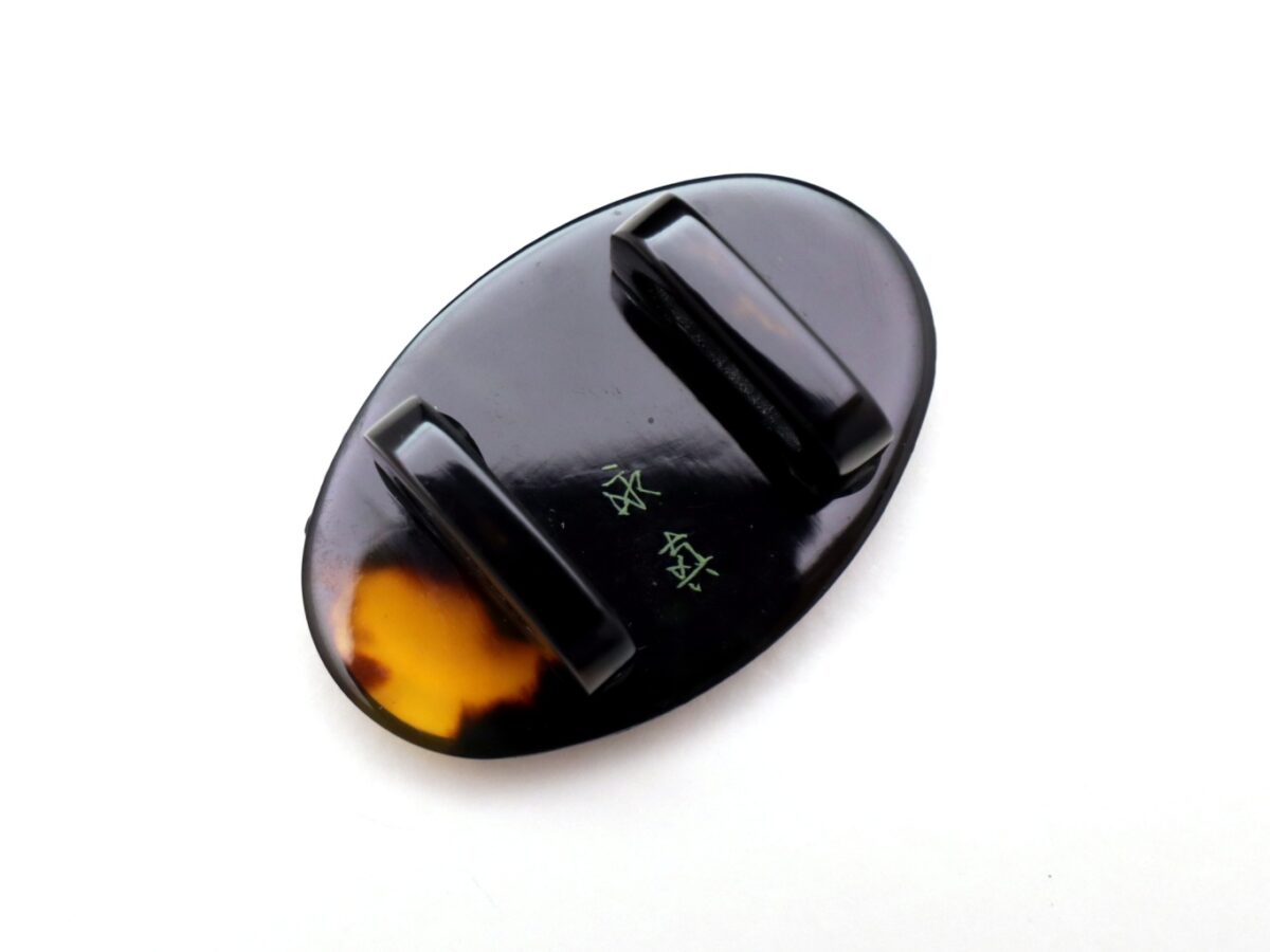 べっ甲螺鈿尽くし帯留2025｜ステンドグラスのような美しい輝き