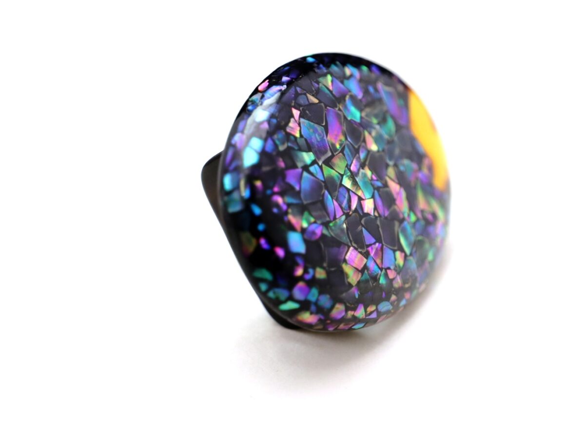 べっ甲螺鈿尽くし帯留2025｜ステンドグラスのような美しい輝き