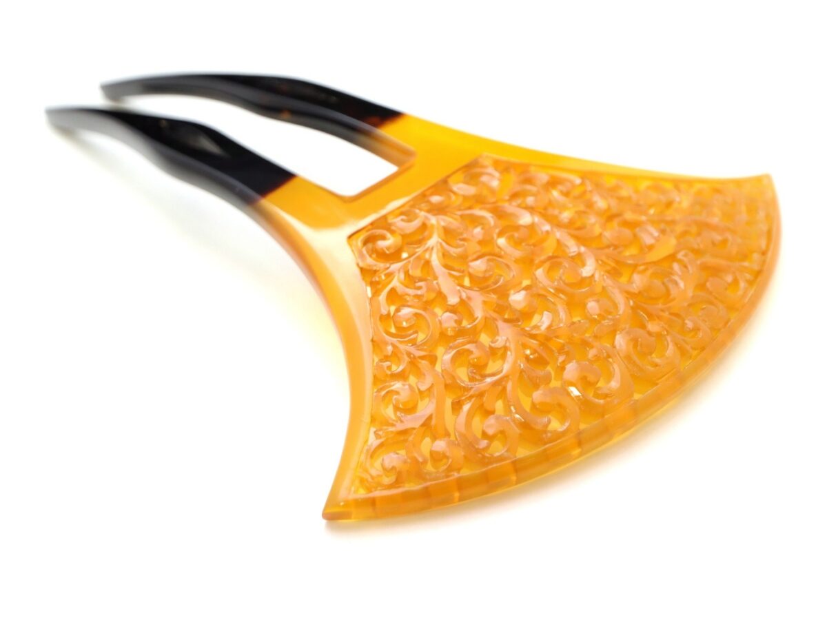 白べっ甲唐草彫りかんざし｜結婚式、黒留袖から普段着までお勧め