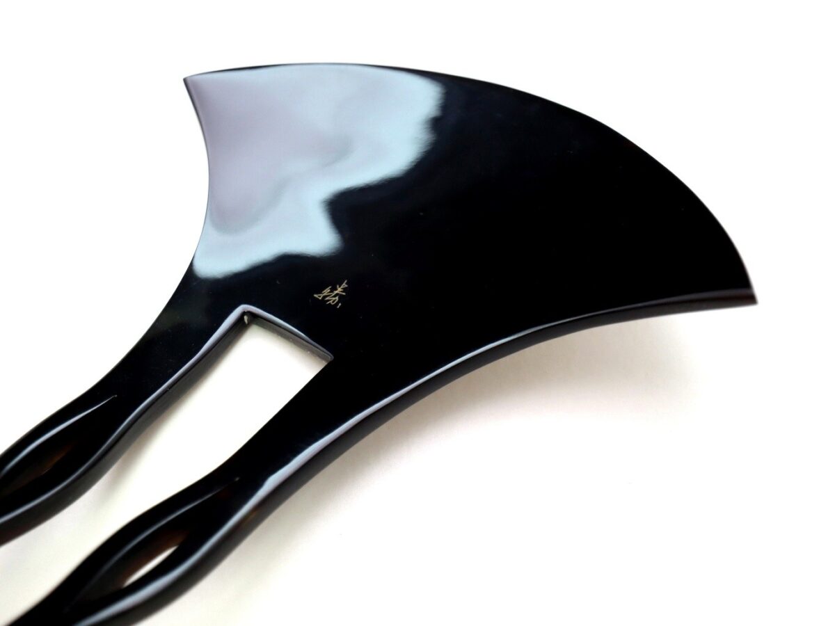 黒べっ甲沈金菊尽くしかんざし・帯留2025｜プラチナ箔菊尽くし