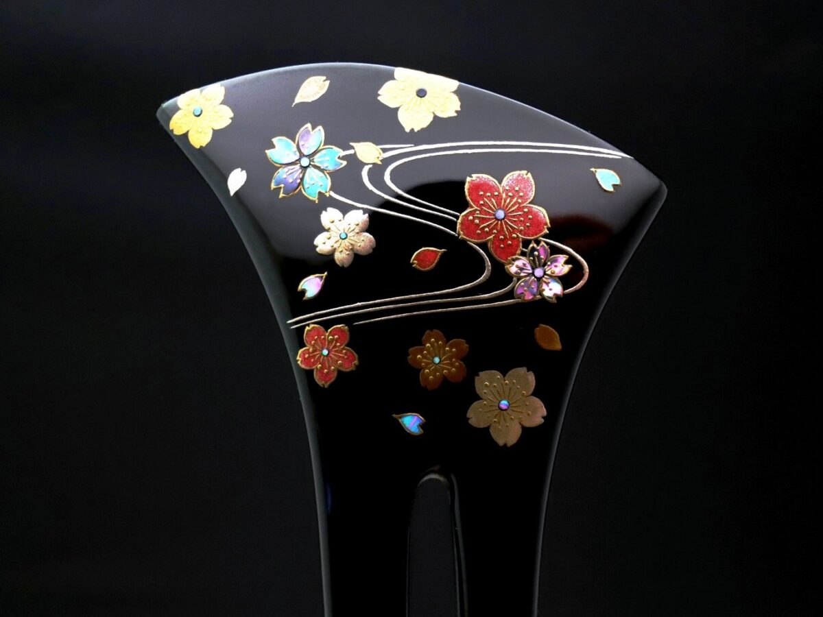 春の訪れを告げる桜の花｜木製漆桜螺鈿金蒔絵かんざし2026