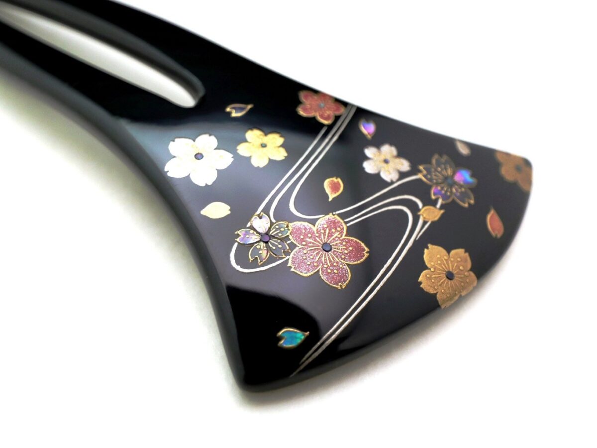 春の訪れを告げる桜の花｜木製漆桜螺鈿金蒔絵かんざし2026