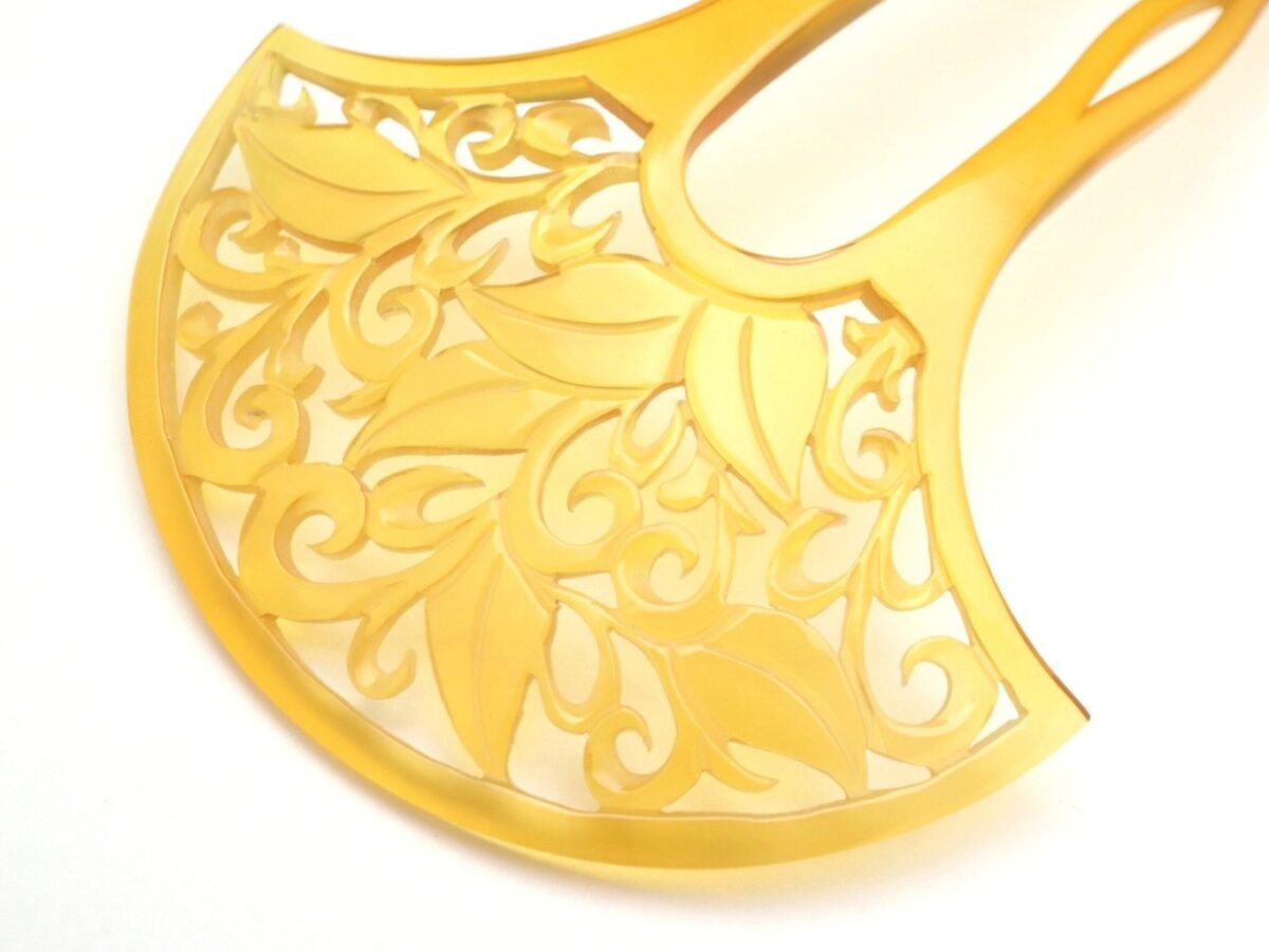 贅沢な総白べっ甲洋唐草彫りかんざし｜準礼装から普段の外出着まで