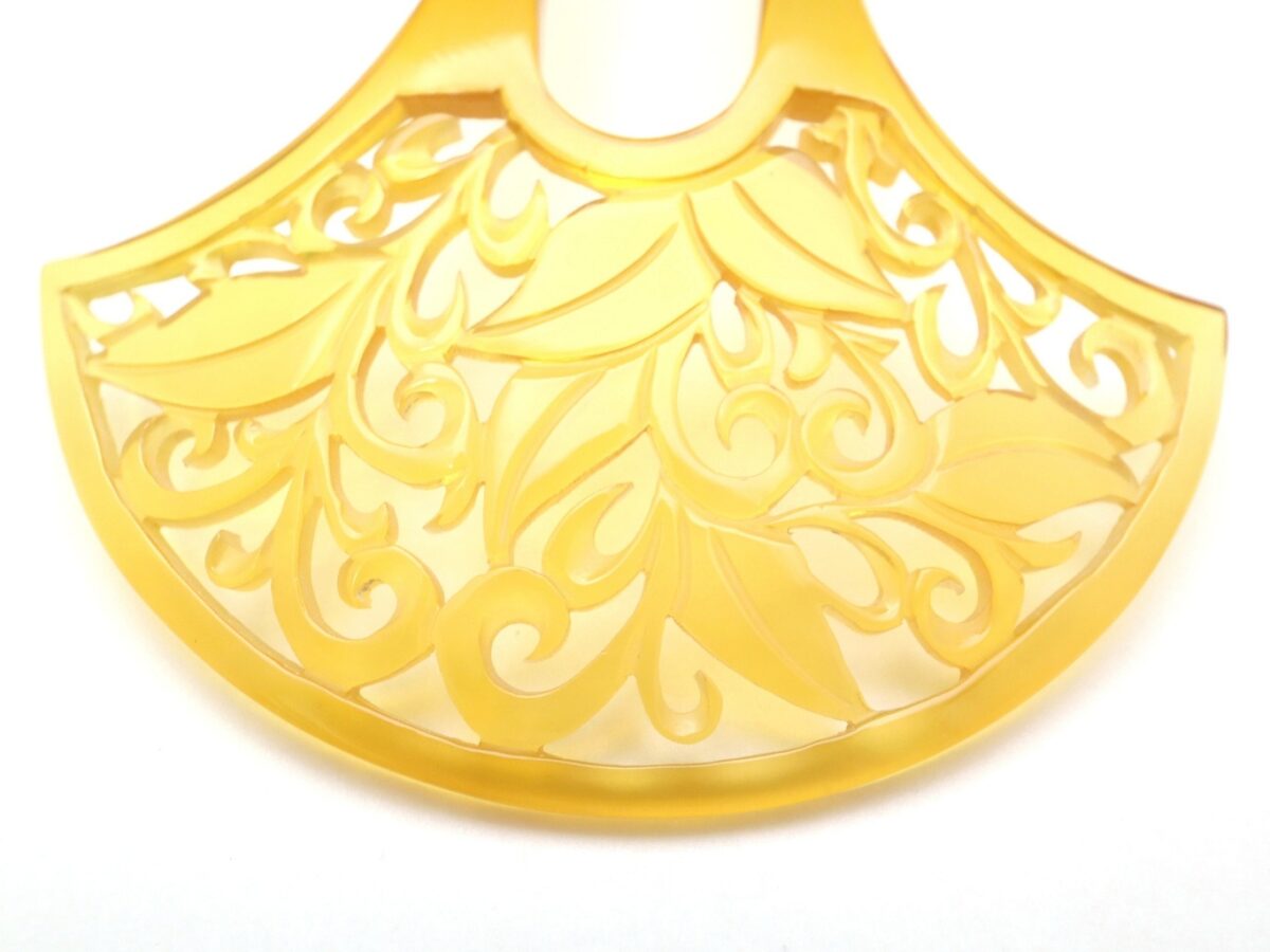 贅沢な総白べっ甲洋唐草彫りかんざし｜準礼装から普段の外出着まで