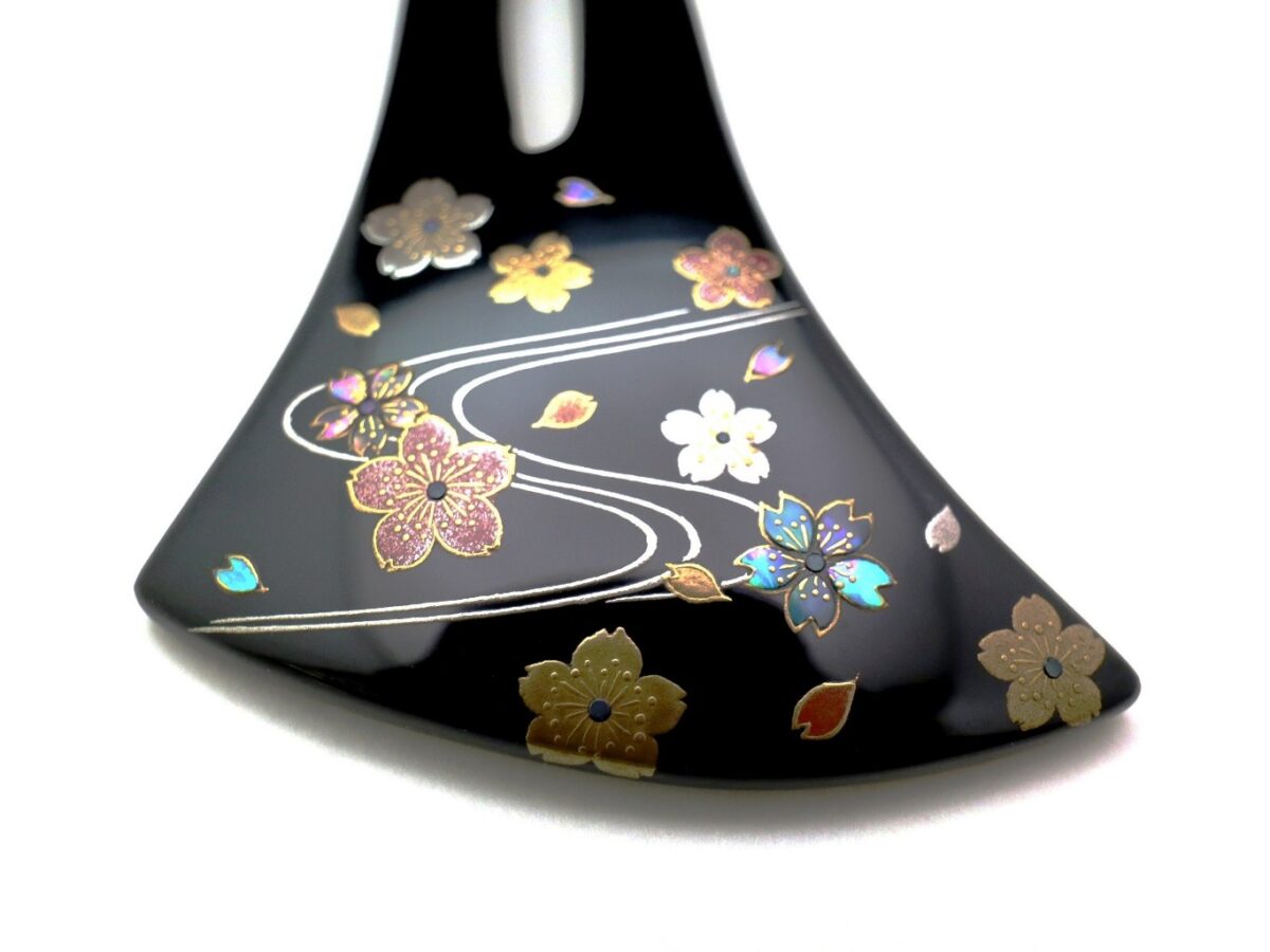 春の訪れを告げる桜の花｜木製漆桜螺鈿金蒔絵かんざし2026
