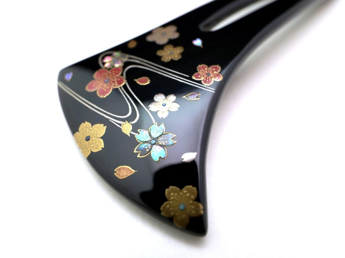 春の訪れを告げる桜の花｜木製漆桜螺鈿金蒔絵かんざし2026