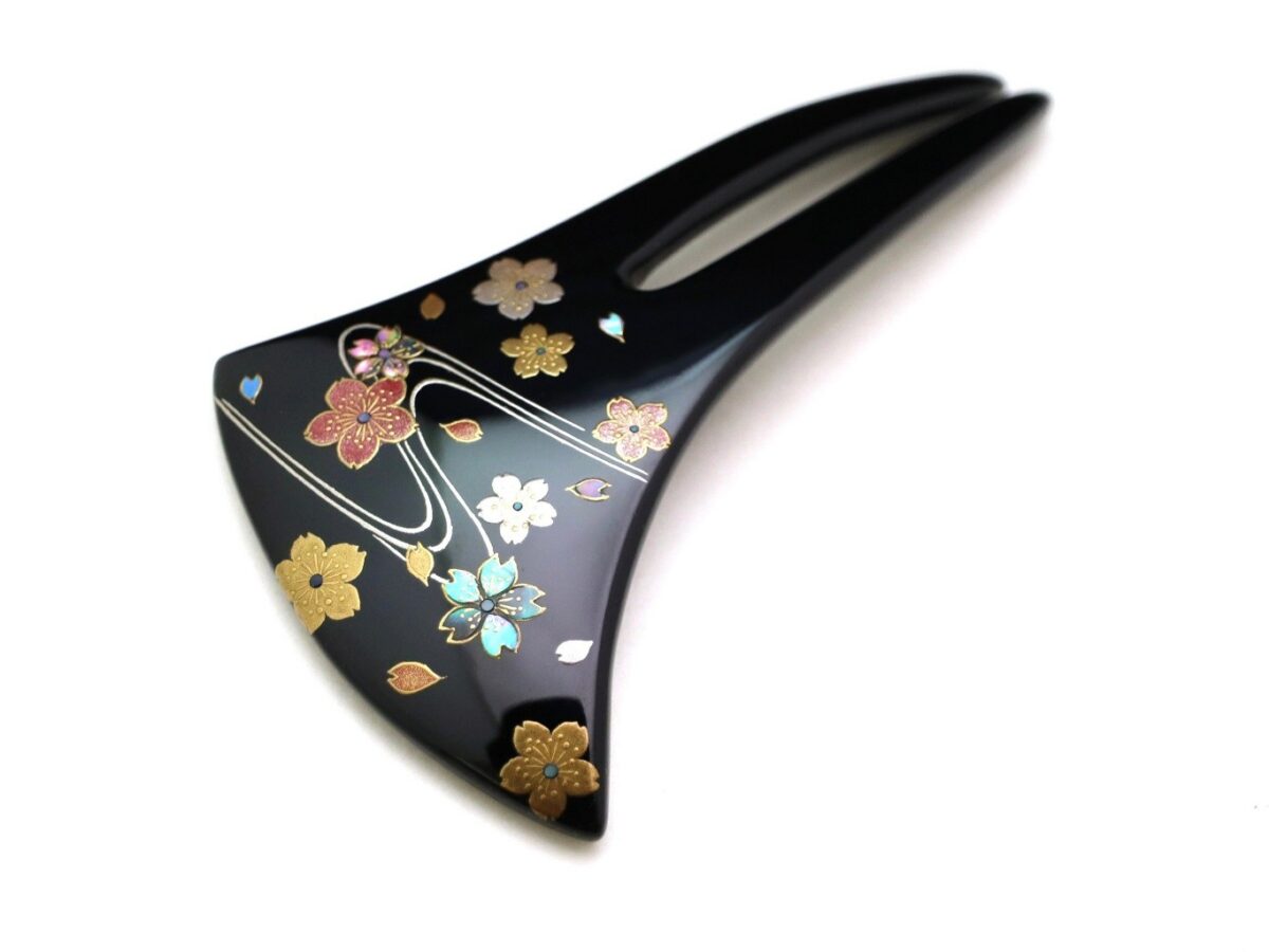 春の訪れを告げる桜の花｜木製漆桜螺鈿金蒔絵かんざし2026