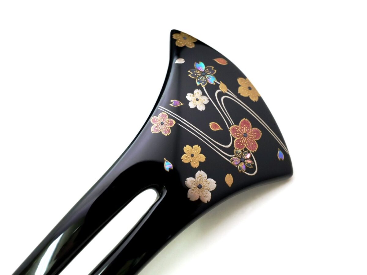 春の訪れを告げる桜の花｜木製漆桜螺鈿金蒔絵かんざし2026