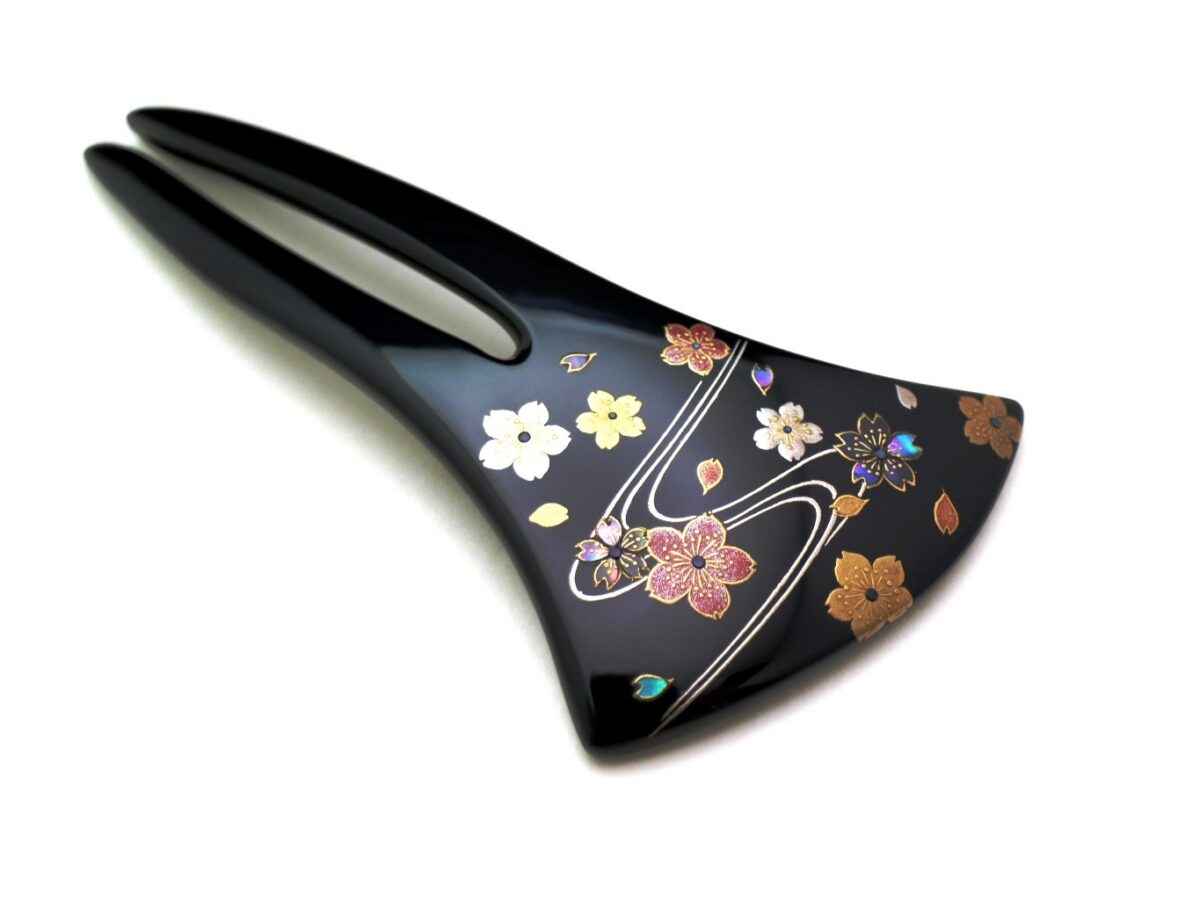 春の訪れを告げる桜の花｜木製漆桜螺鈿金蒔絵かんざし2026