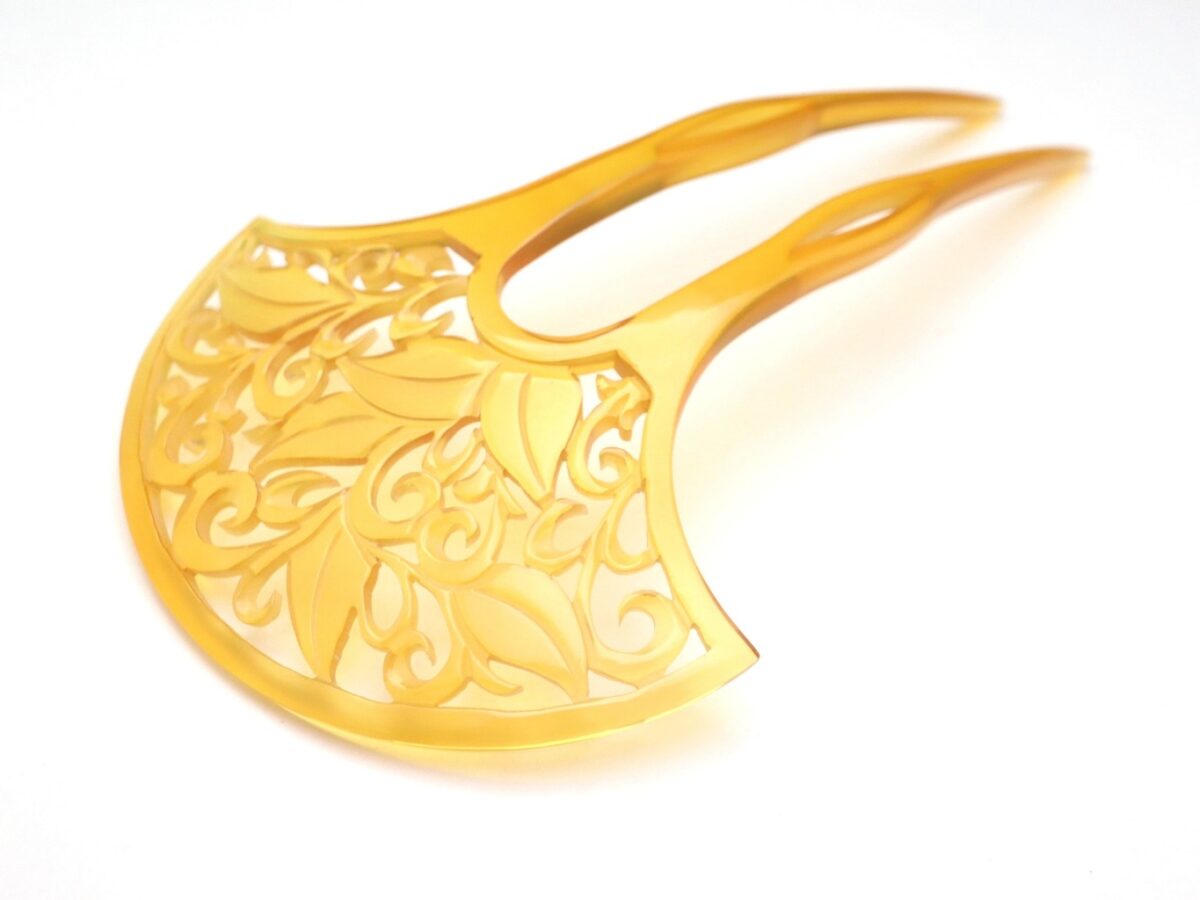 贅沢な総白べっ甲洋唐草彫りかんざし｜準礼装から普段の外出着まで