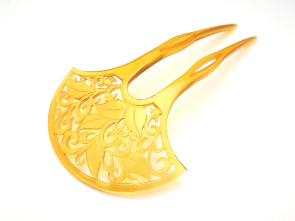 贅沢な総白べっ甲洋唐草彫りかんざし|準礼装から普段の外出着まで