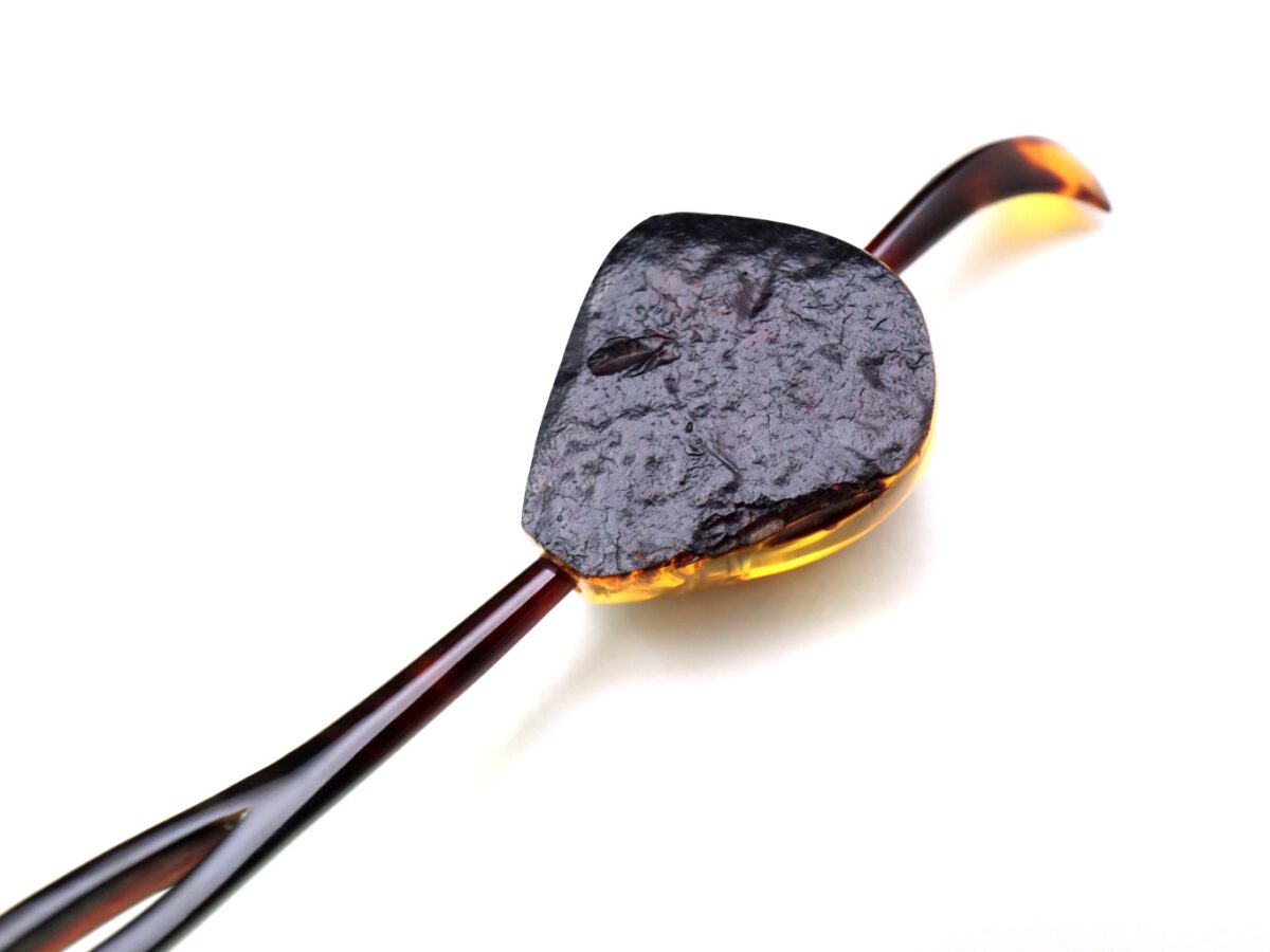 べっ甲バルティックアンバー一本挿し2026｜草木染｜天然琥珀美