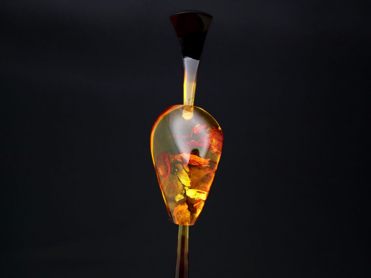 べっ甲バルティックアンバー一本挿し2026｜天然琥珀の煌めき