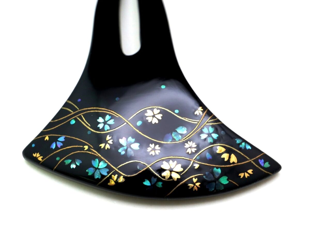 春の夜空に舞う桜のかんざし｜木製漆桜螺鈿金蒔絵かんざし2026