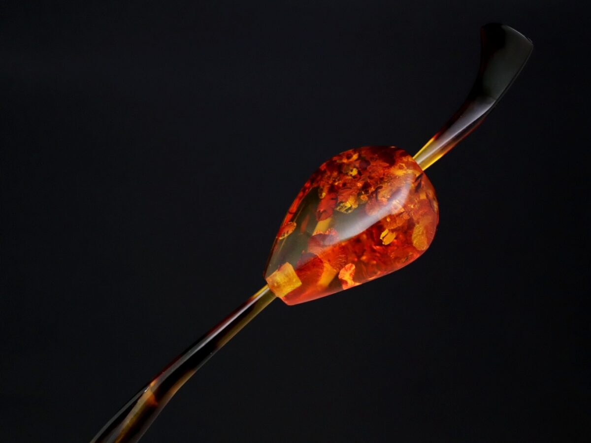 べっ甲バルティックアンバー一本挿し2026｜天然琥珀の煌めき