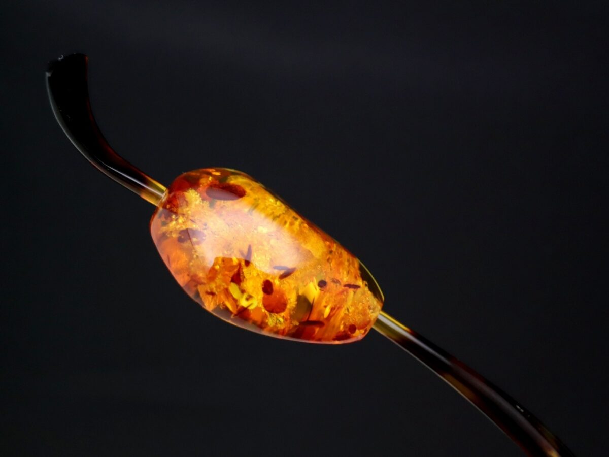 べっ甲バルティックアンバー一本挿し2026｜天然琥珀の煌めき