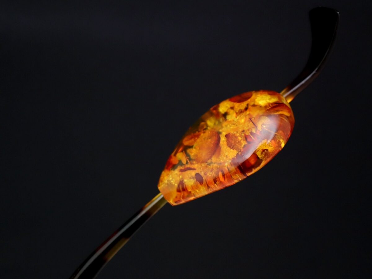 べっ甲バルティックアンバー一本挿し2026｜天然琥珀の煌めき