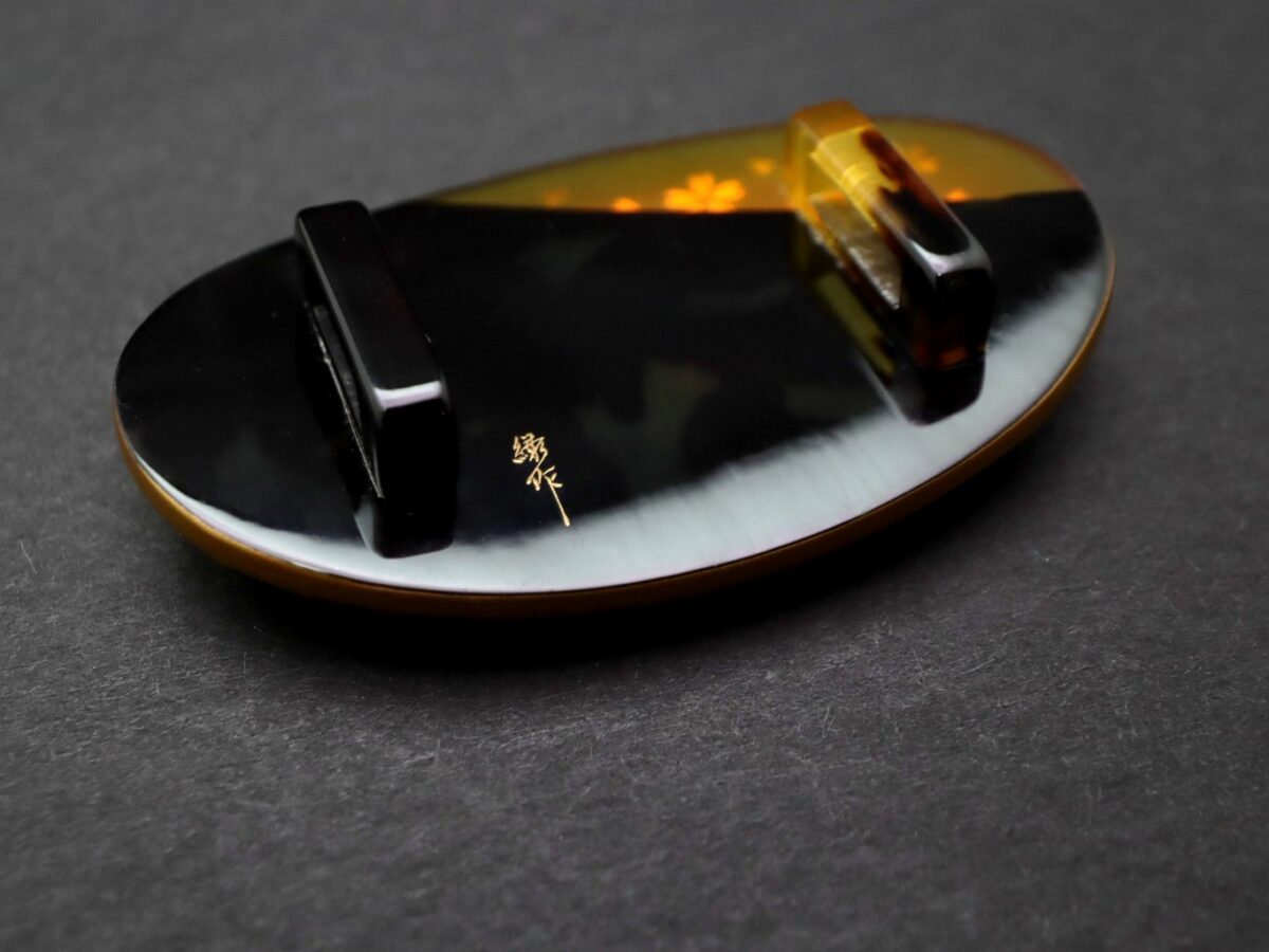 満開の桜、べっ甲桜尽くし螺鈿金蒔絵帯留2026｜大変見事な帯留