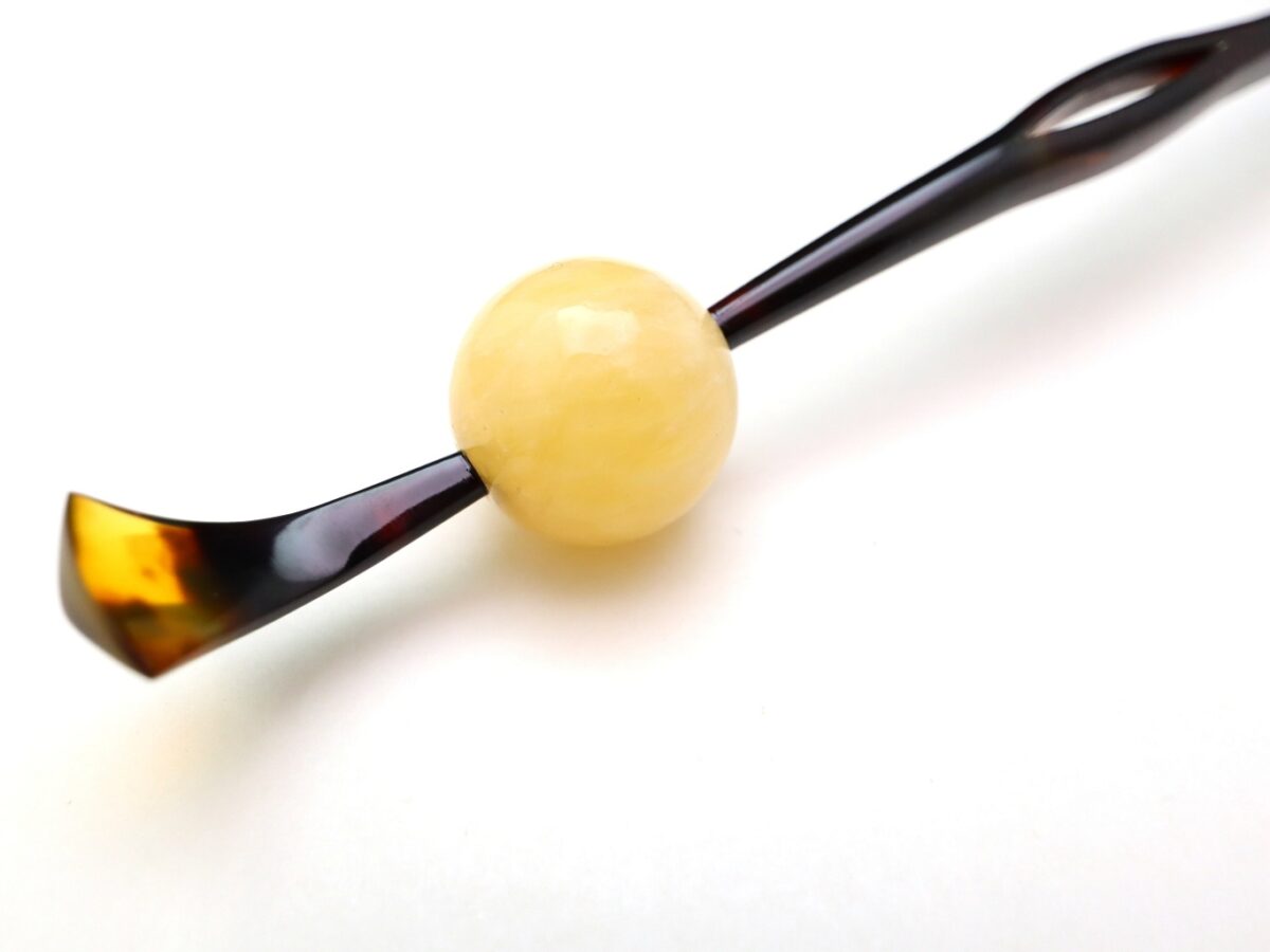 べっ甲カービング玉かんざし｜バルティックアンバー、アラゴライト