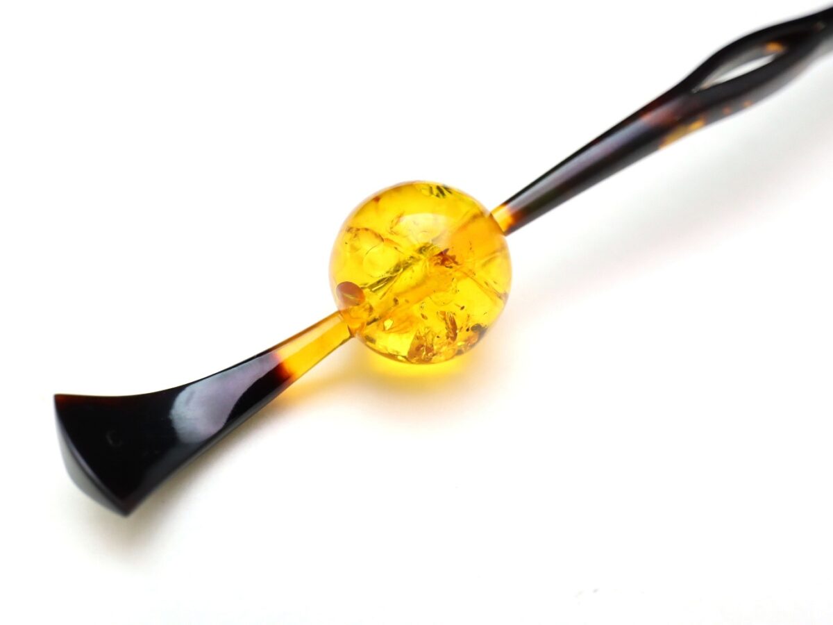 べっ甲カービング玉かんざし｜バルティックアンバー、アラゴライト