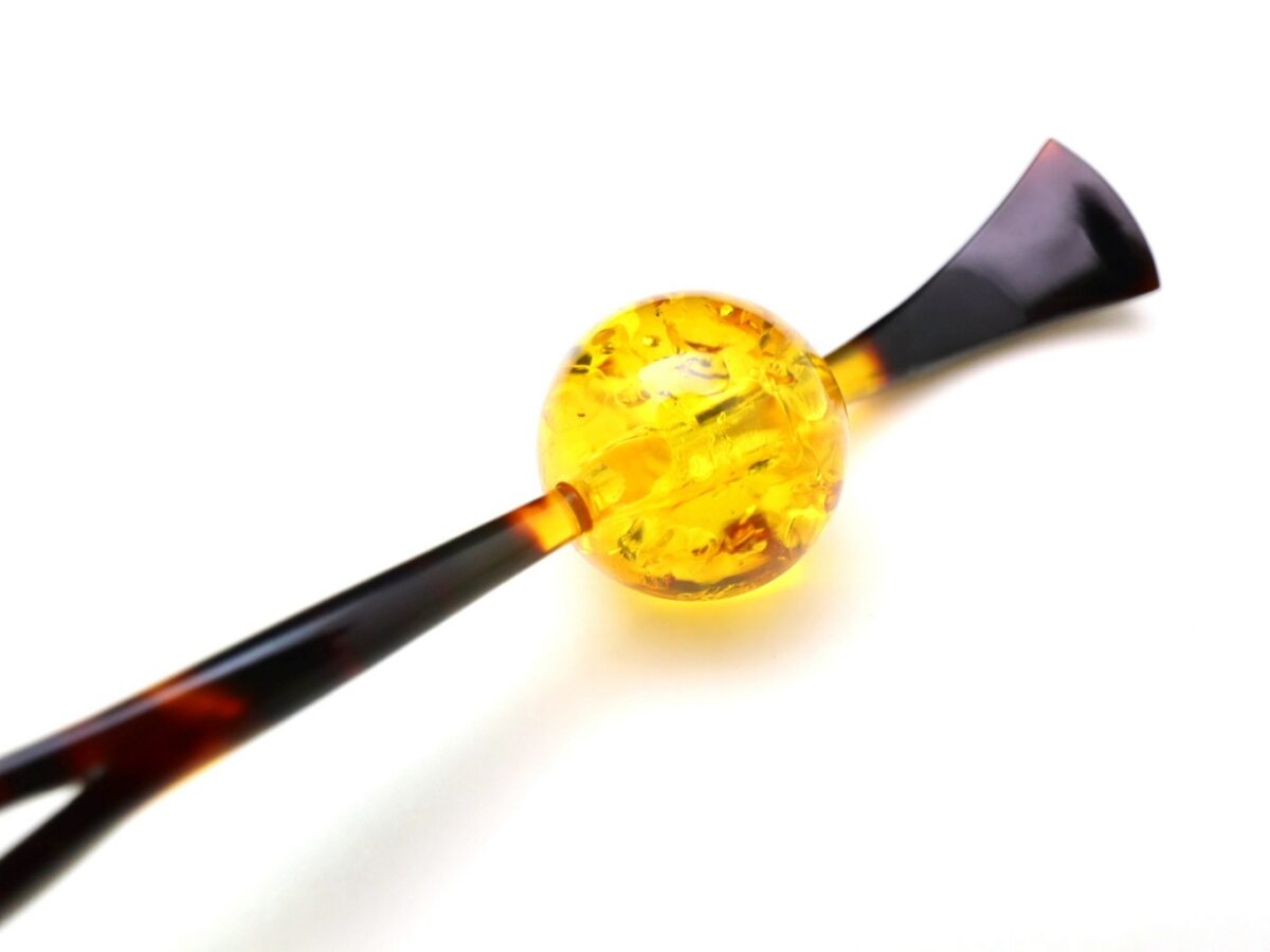 べっ甲カービング玉かんざし｜バルティックアンバー、アラゴライト