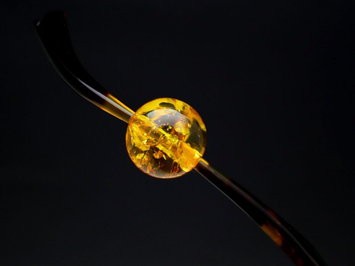 べっ甲カービング玉かんざし｜バルティックアンバー、アラゴライト