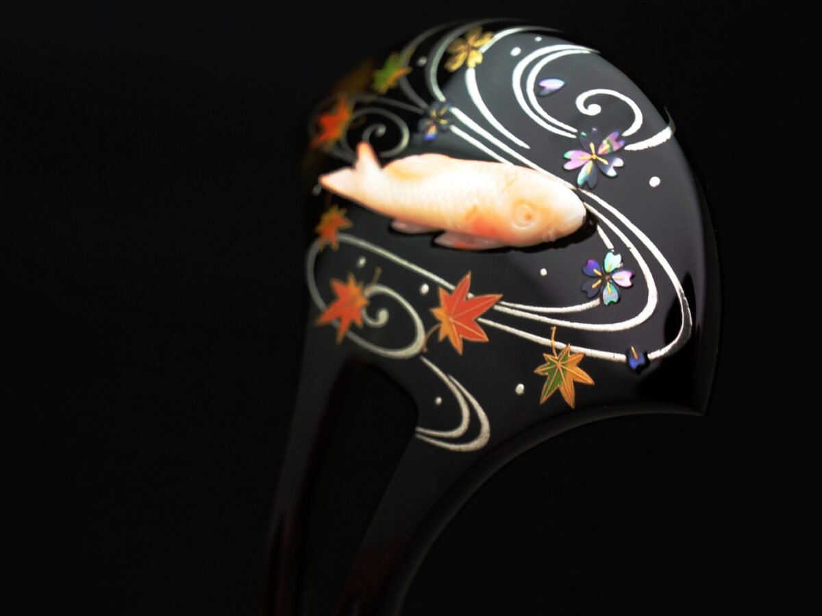 べっ甲珊瑚錦鯉彫り桜紅葉流水金蒔絵かんざし2026｜贅沢な逸品