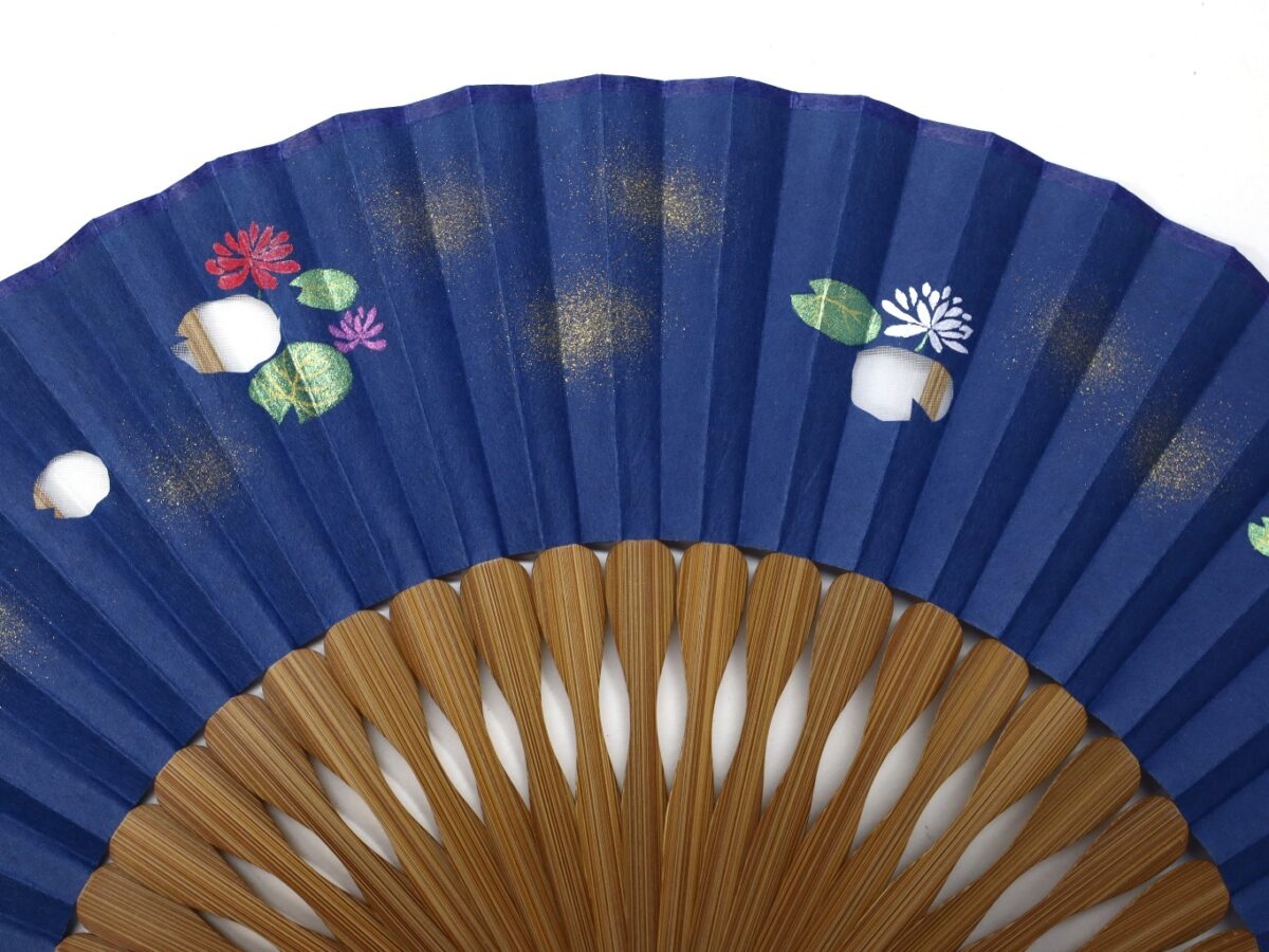 扇子｜可愛らしい婦人用羽二重扇子2026｜桜の花びら、毛玉で遊ぶ猫、蓮の花と葉っぱ
